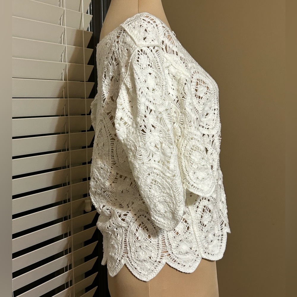 Solitaire White Crochet Lace Short Sleeve Top - Picture 2 of 6